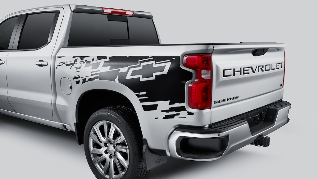 Calcomanía lateral corbatín Chevrolet para caja en negro de tu camioneta, Silverado Turbo 2024